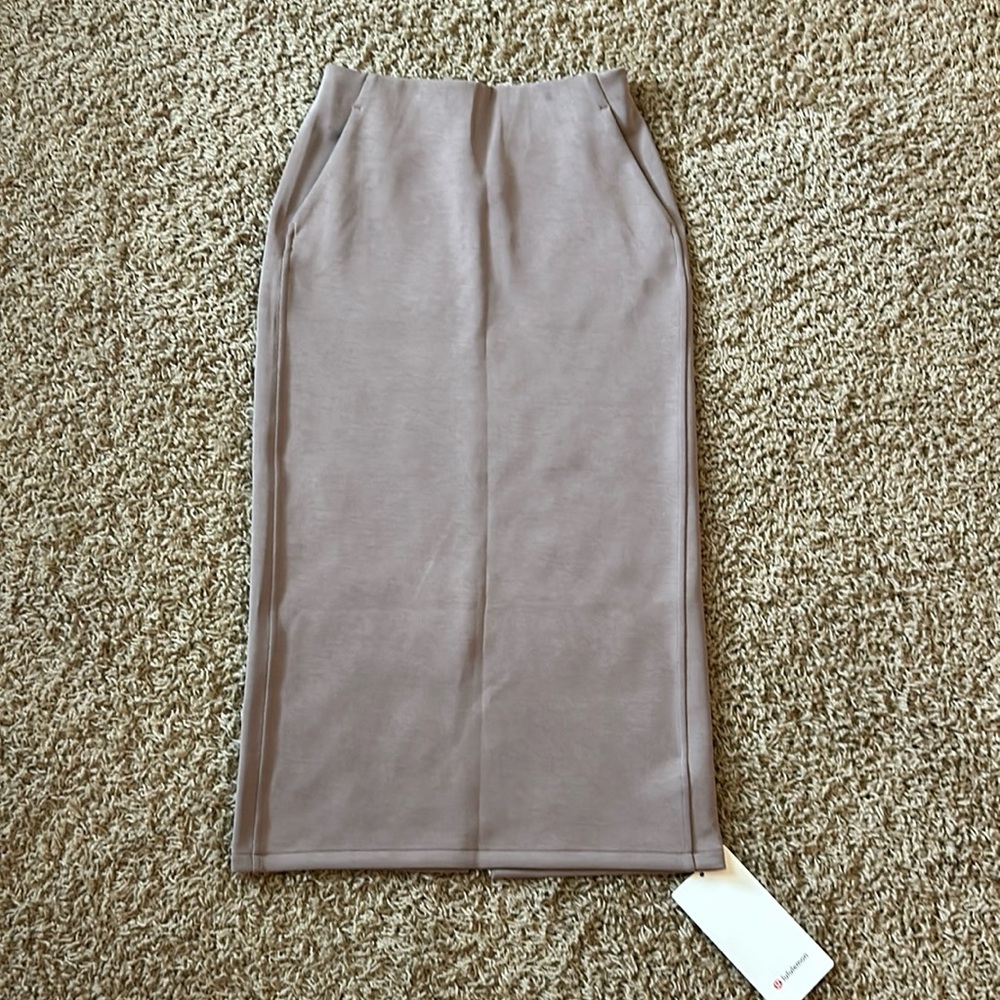 NWT Lululemon Softstreme High Rise Midi skirt